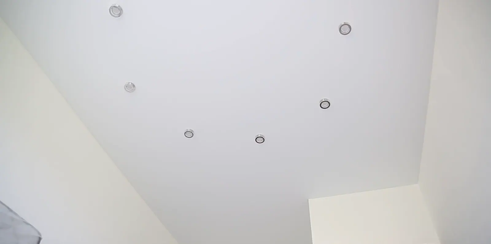 Белый